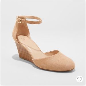 *LIKE NEW* Target A New Day Tan Wedges